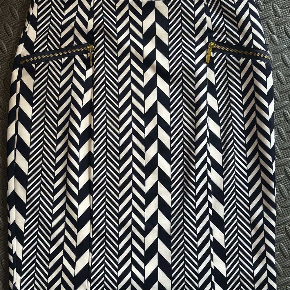 MICHAEL Michael Kors Black and White Chevron Pencil Skirt